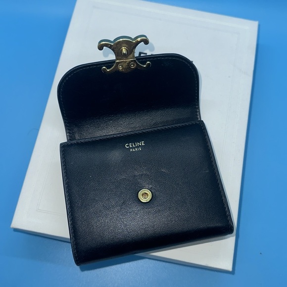 SMALL FLAP WALLET TRIOMPHE IN SHINY CALFSKIN - Picture 4 of 7